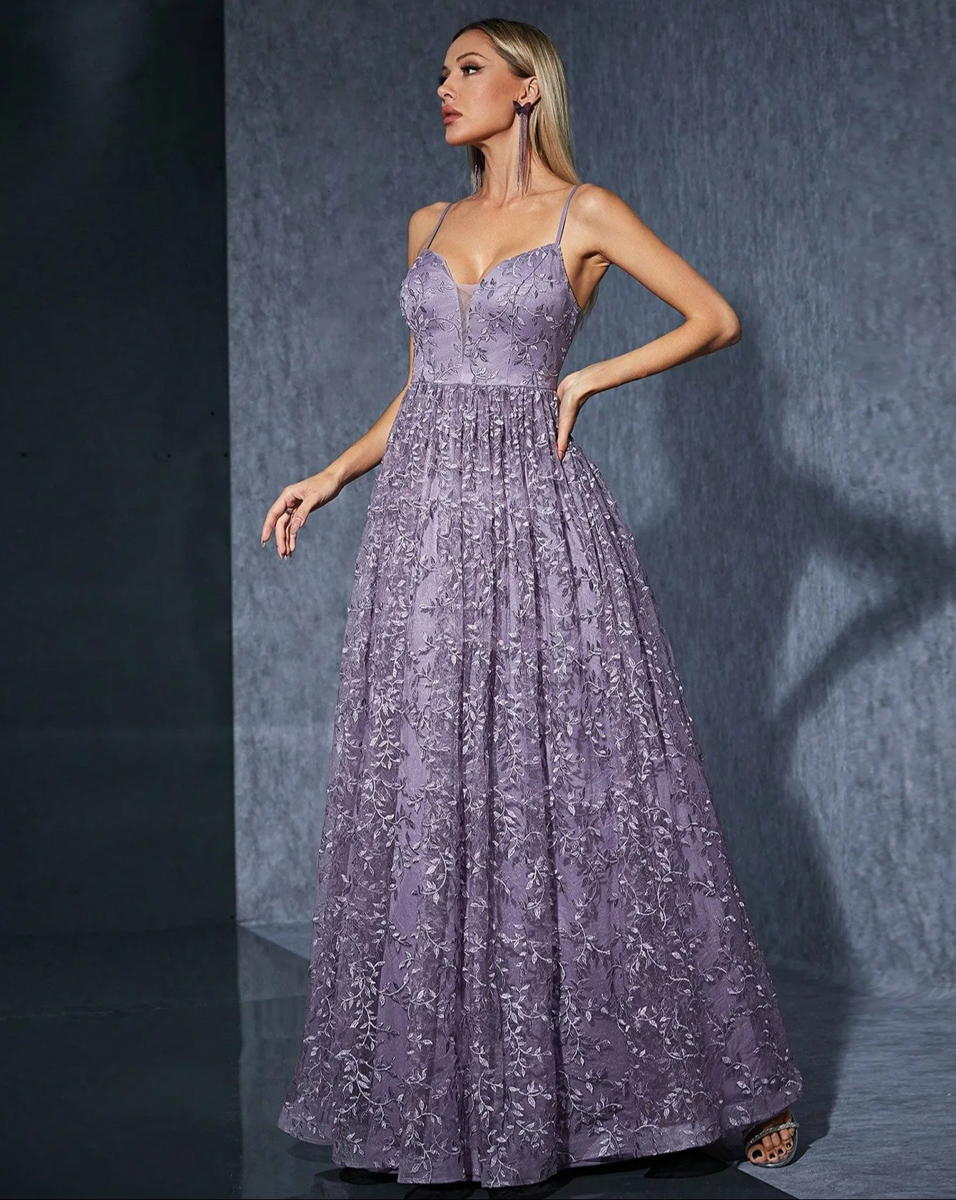 Elegant Floral Embroidered Sleeveless Formal Dress