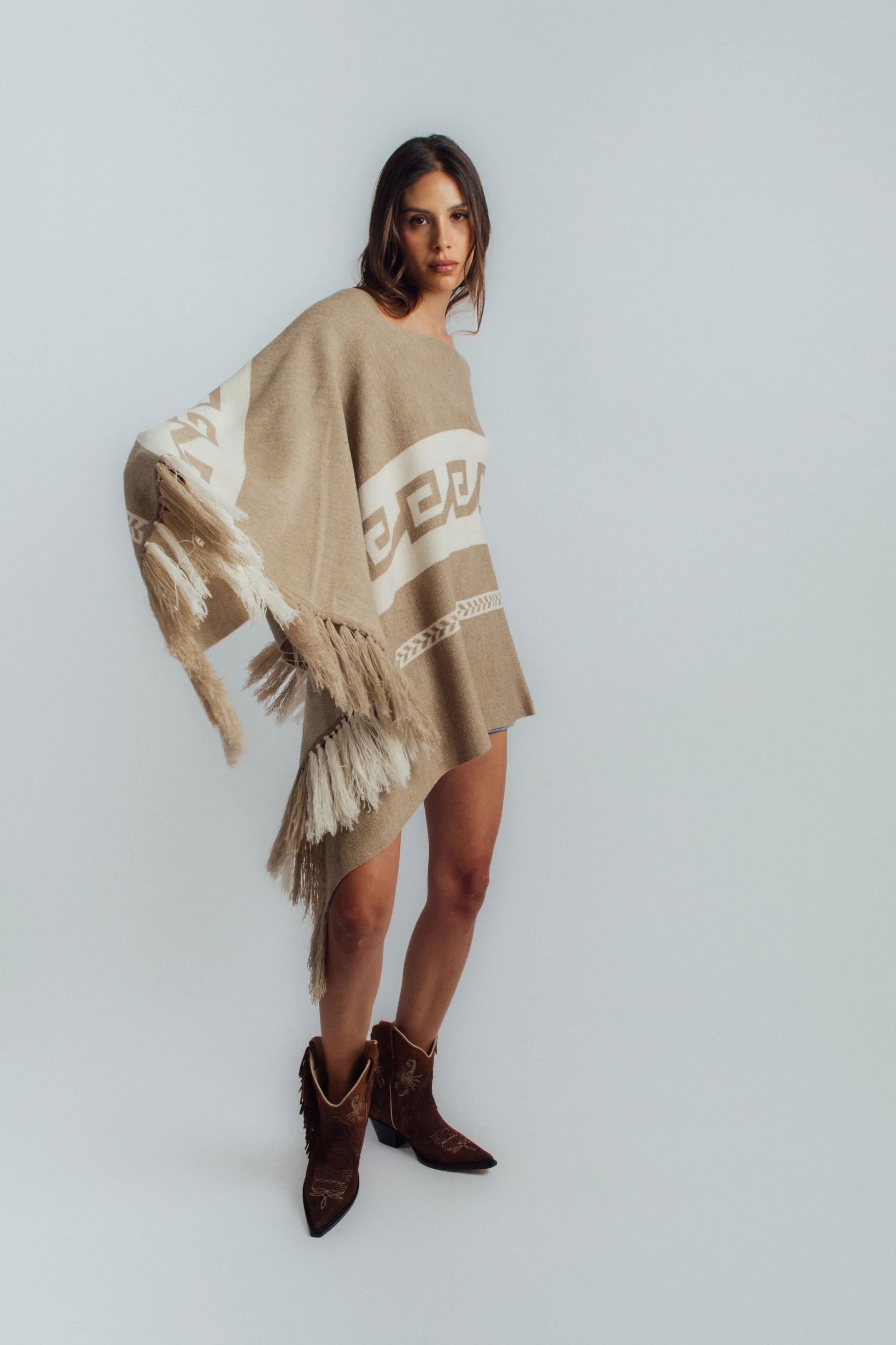 Poncho cerrado escote en V Oatmeal