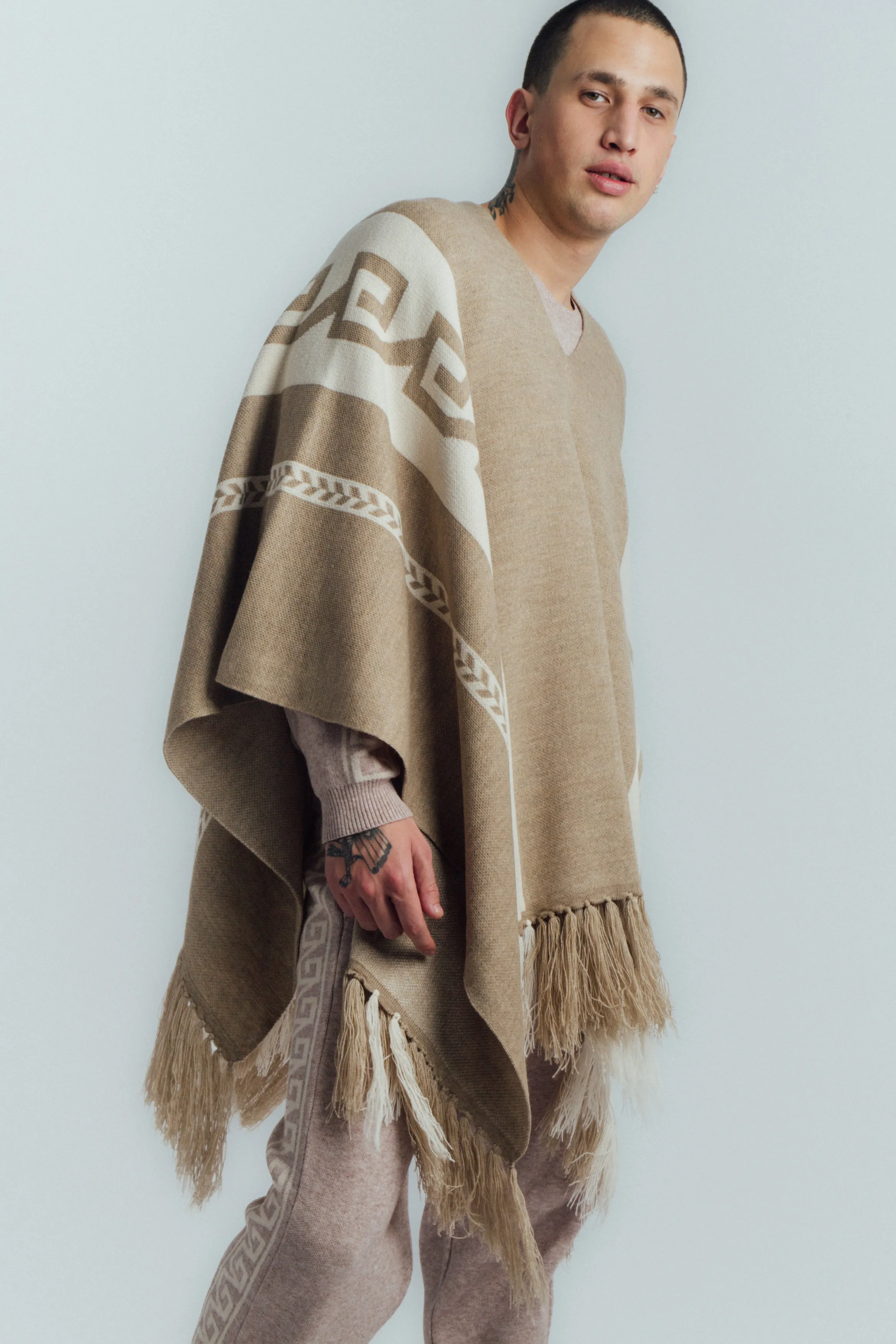 Poncho cerrado escote en V Oatmeal