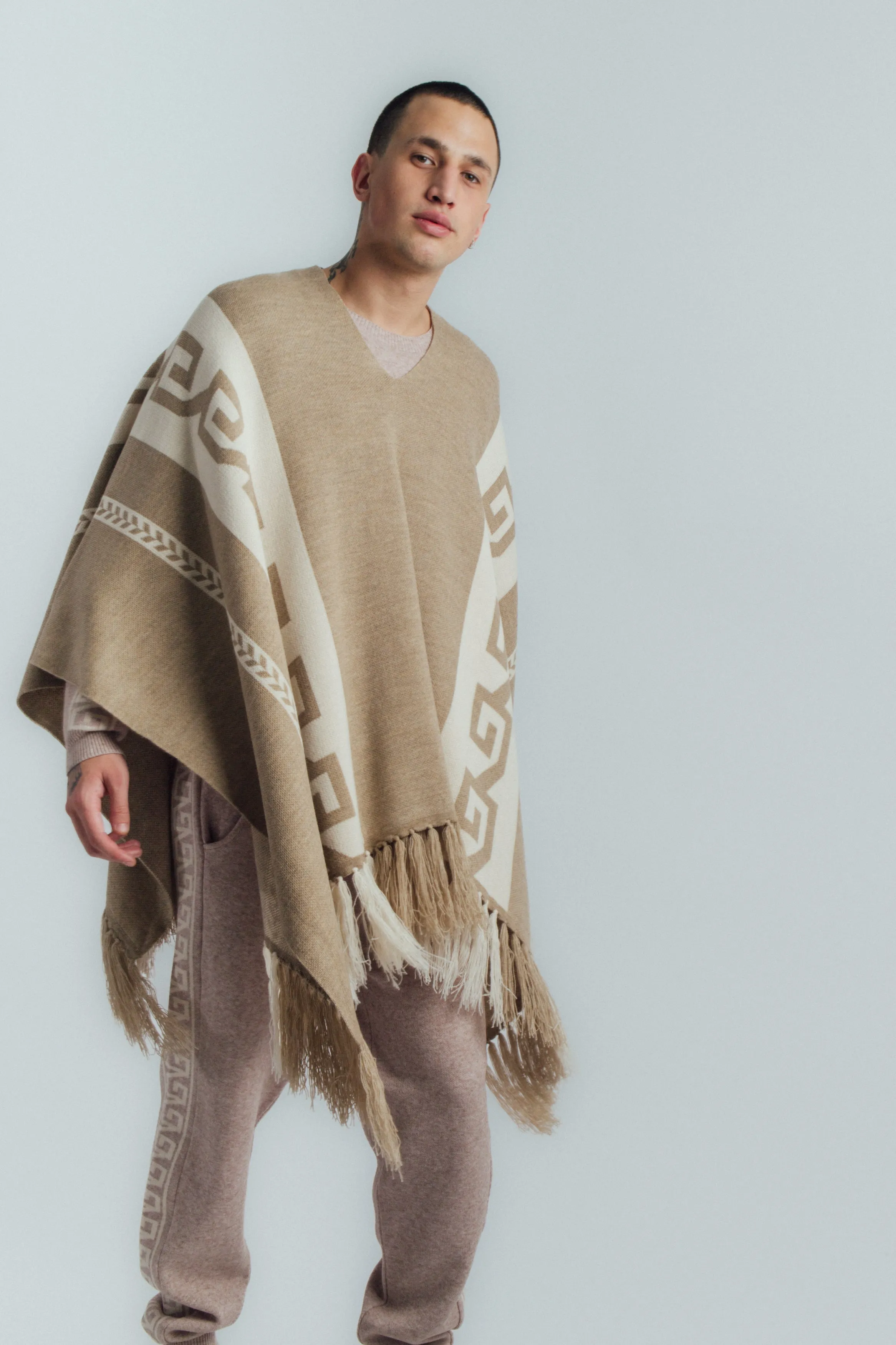 Poncho cerrado escote en V Oatmeal
