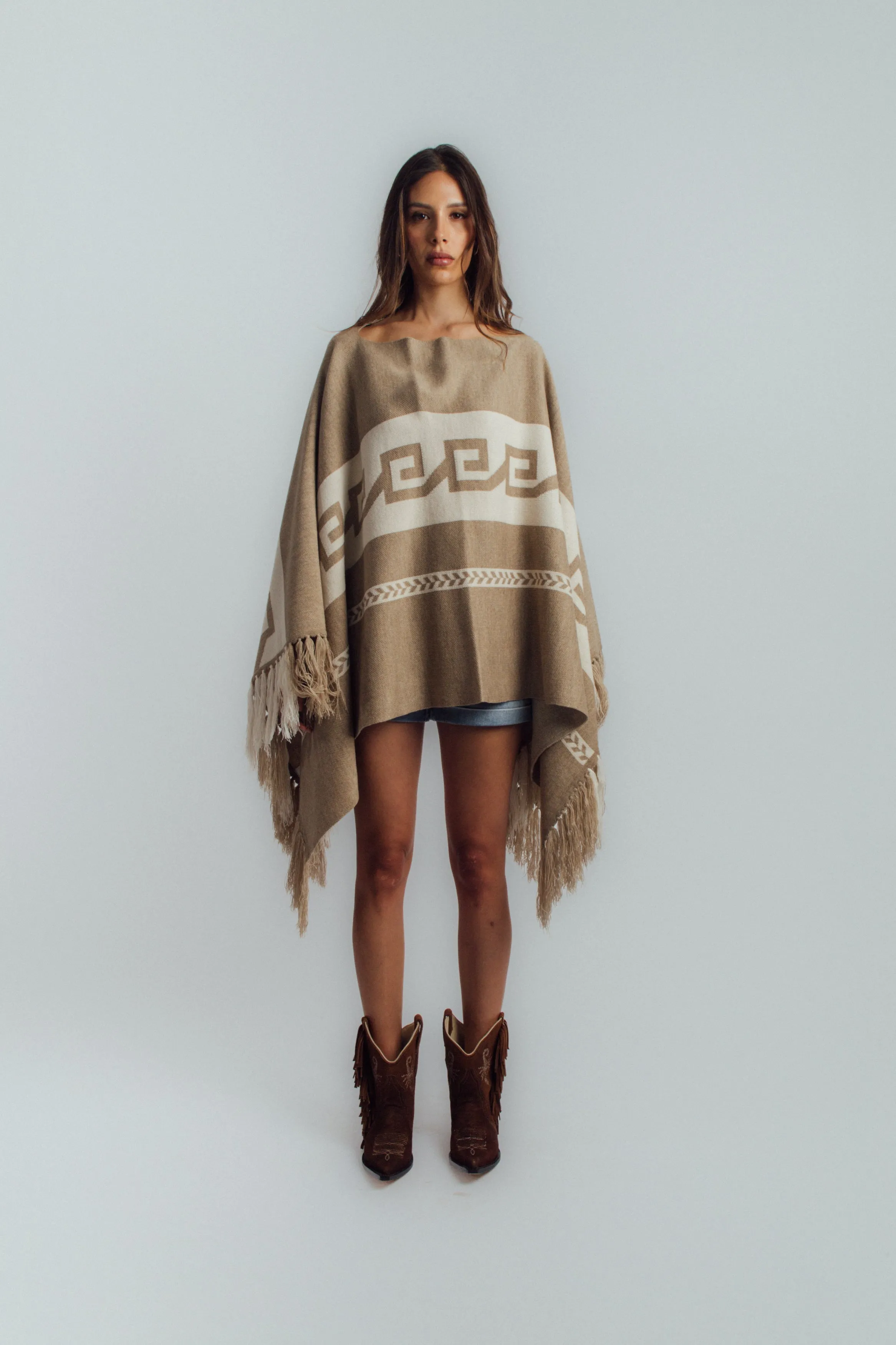 Poncho cerrado escote en V Oatmeal
