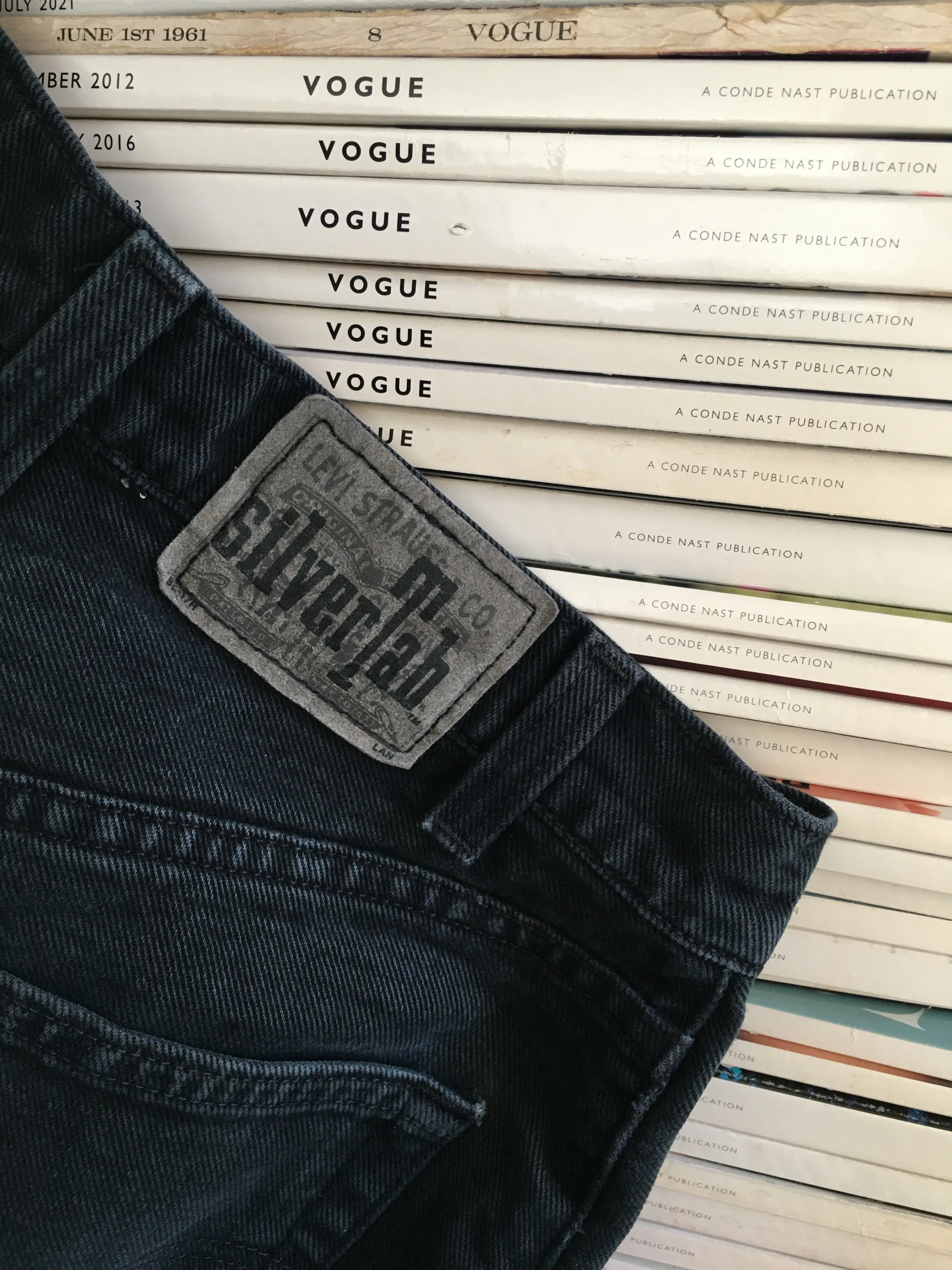 Vintage silver tab Levi jeans W28